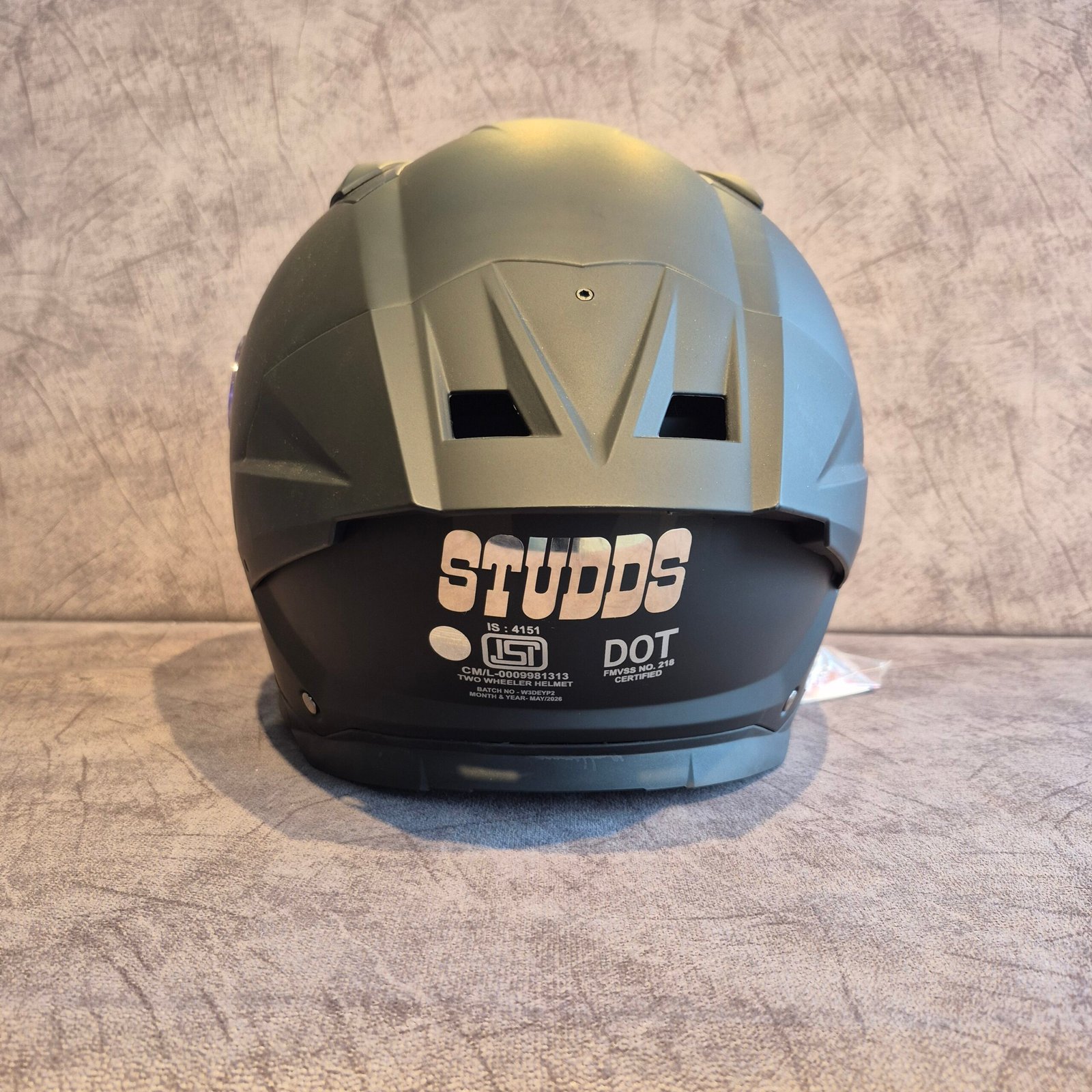 STUDDS HELIOS MATT BLACK