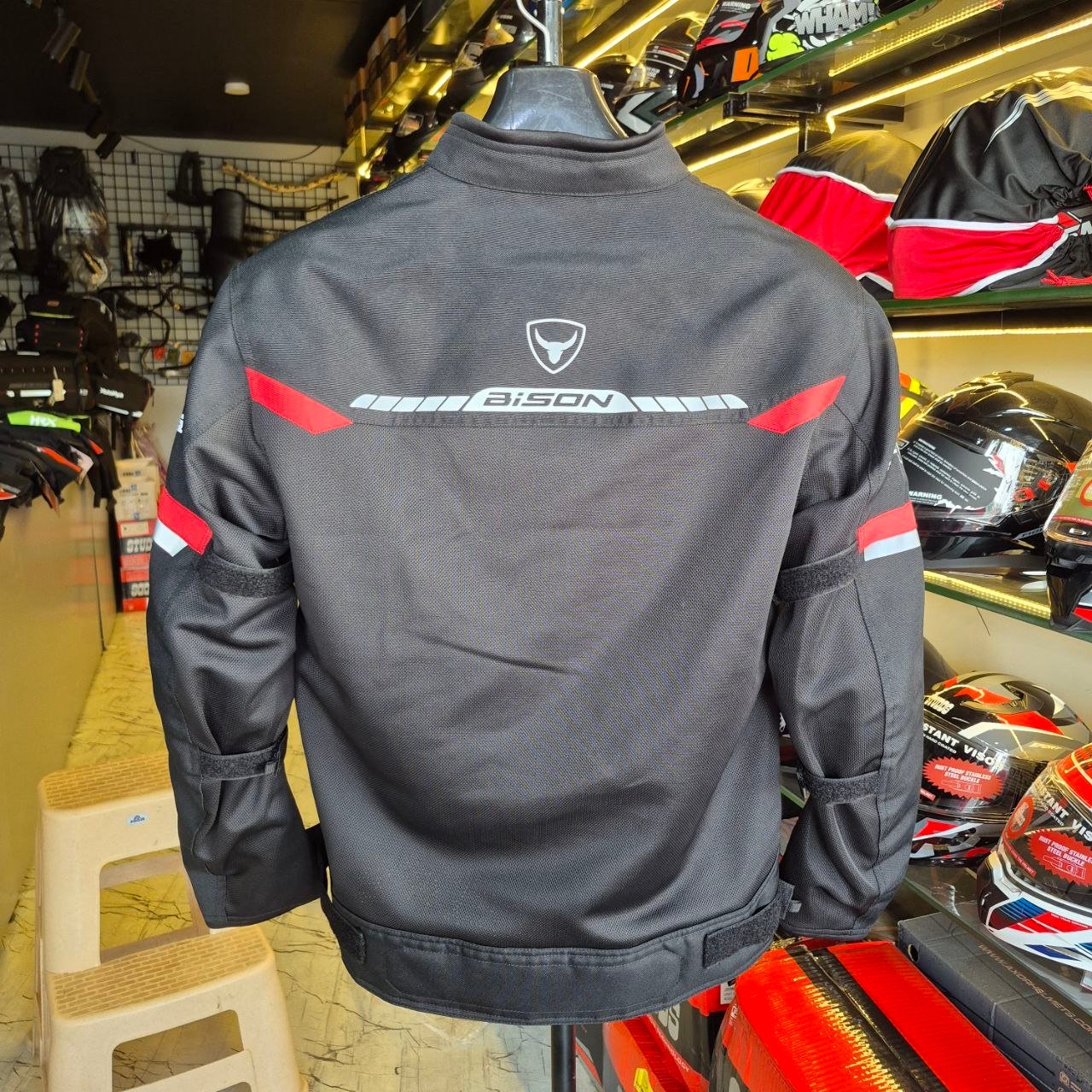 BISON COMET BLACK RED M LEVEL 2